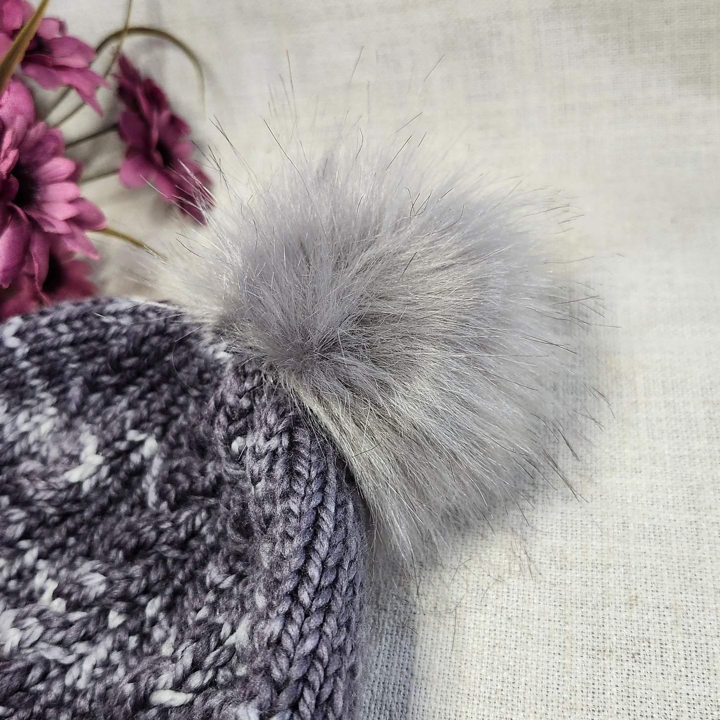 Pompon gris argenté