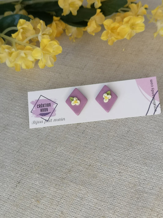 Losange mauve, petite fleur