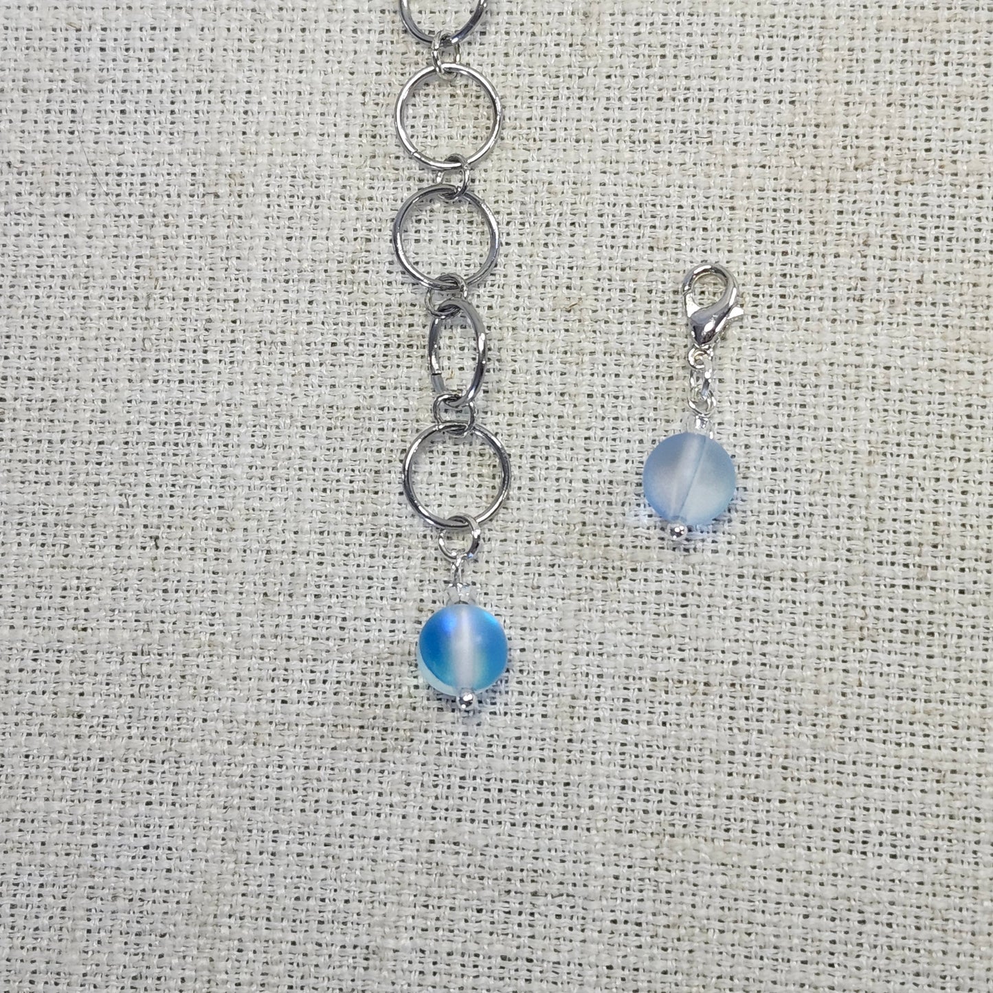 Compteur de rangs 10mm - Pierre de lune bleu mat (synthétique)
