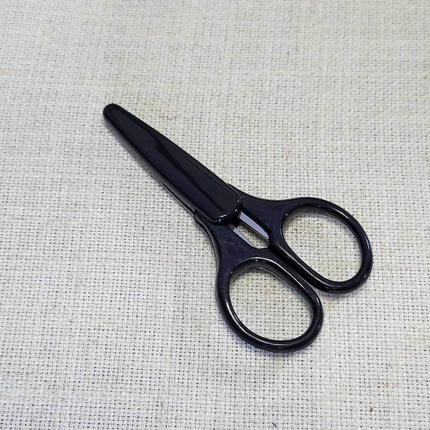 Ciseaux de précision avec couvre-lame – Noir