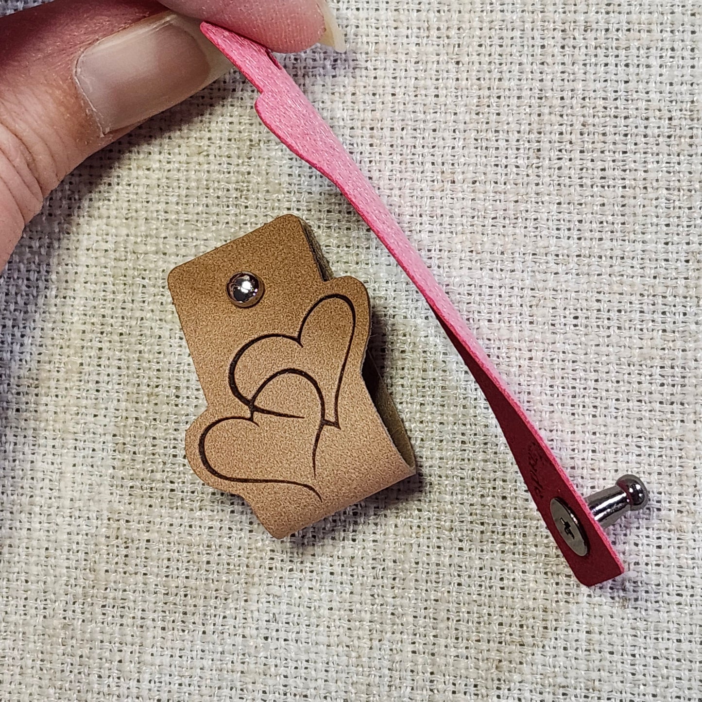 Étiquettes pour tricot - Cœurs entrelacés rouge et beige