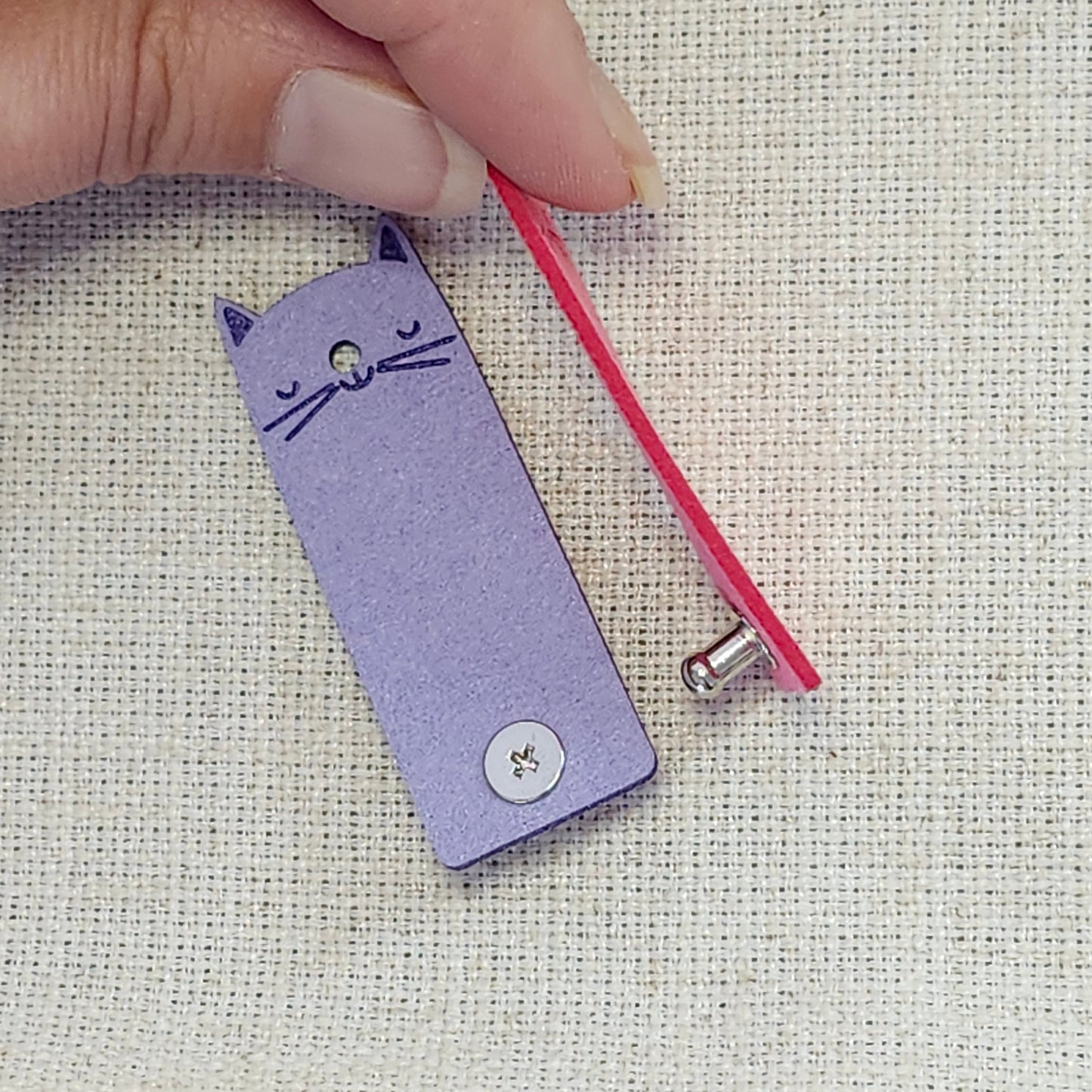 Étiquettes pour tricot - Chat mauve et rouge