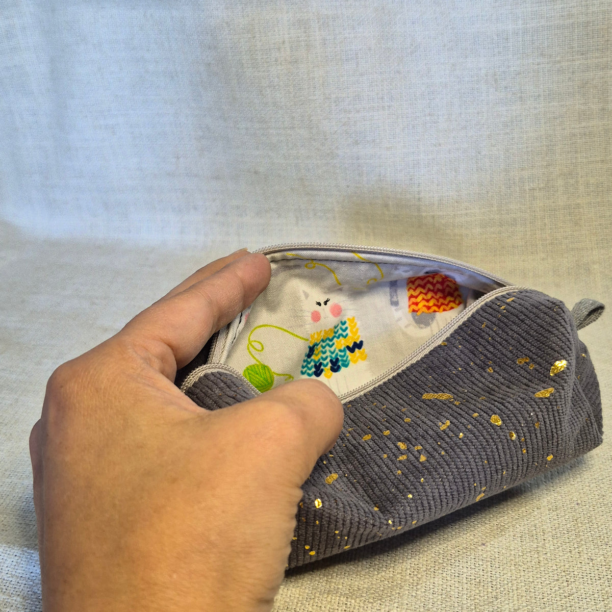 Velis Signature - Gris avec dorure X Chat & tricot