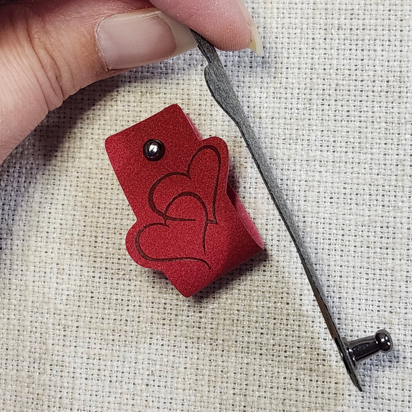 Étiquettes pour tricot - Cœurs entrelacés rouge et brun