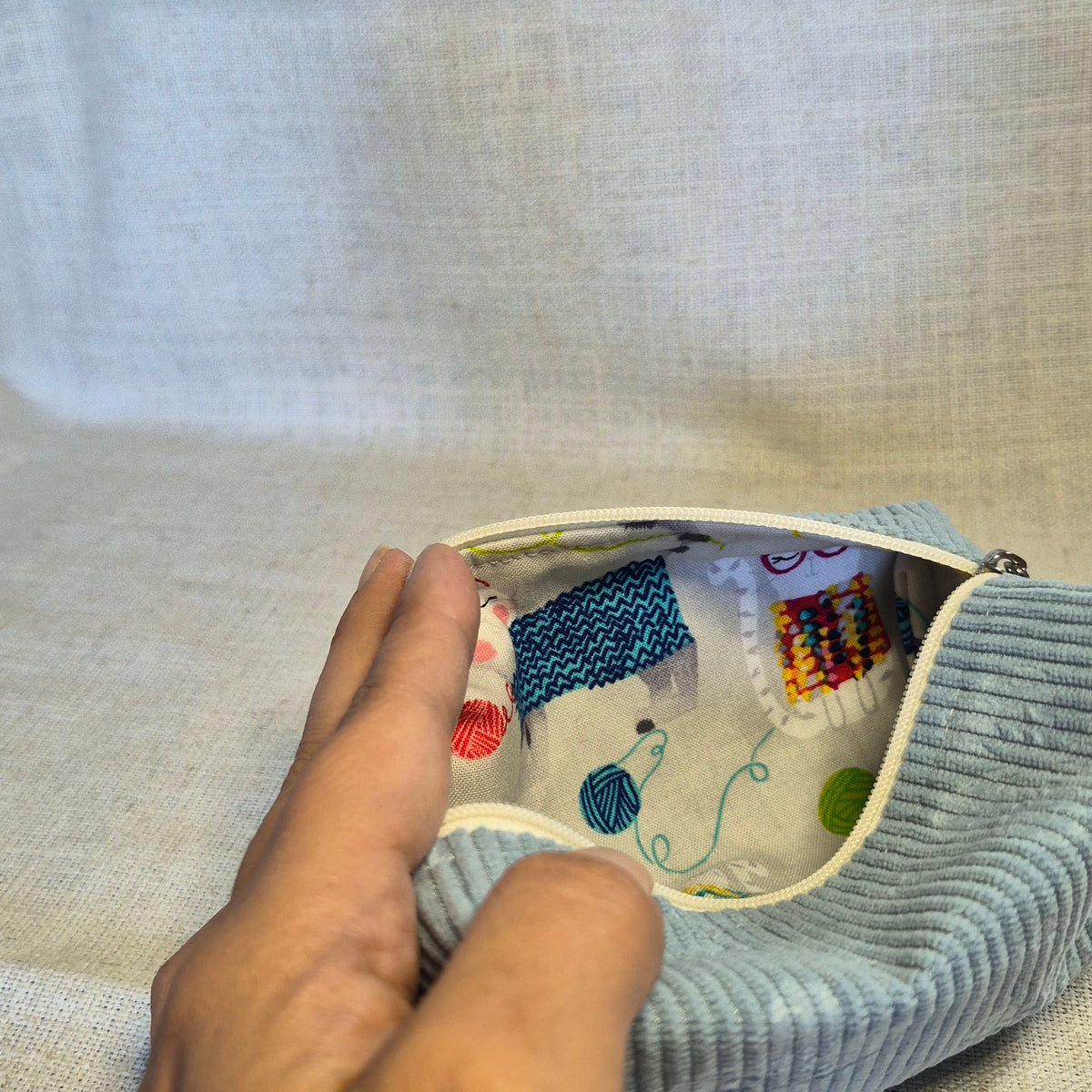 Velis Signature - Bleu avec fleurs X Chats & tricot