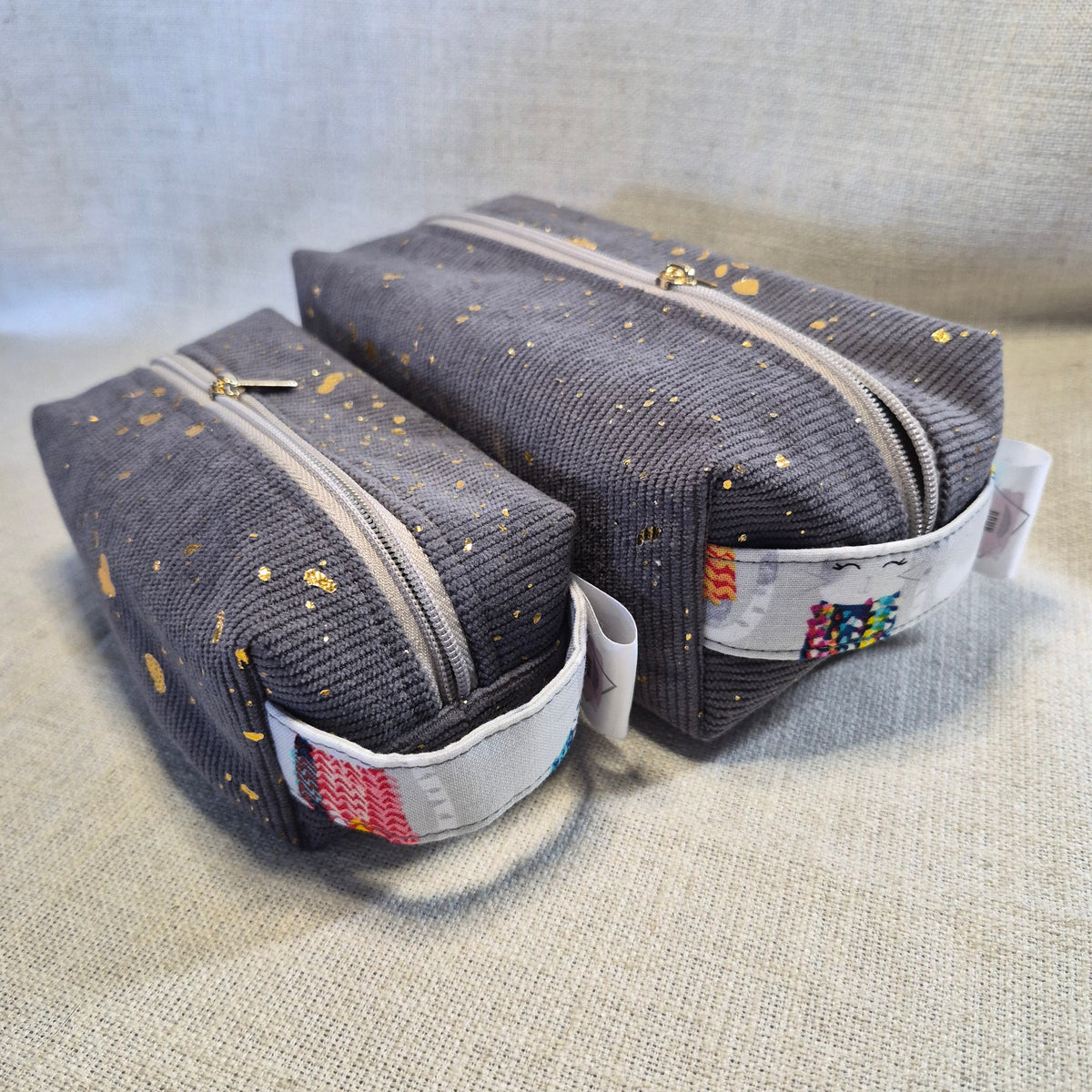 Velis Signature - Gris avec dorure X Chat & tricot