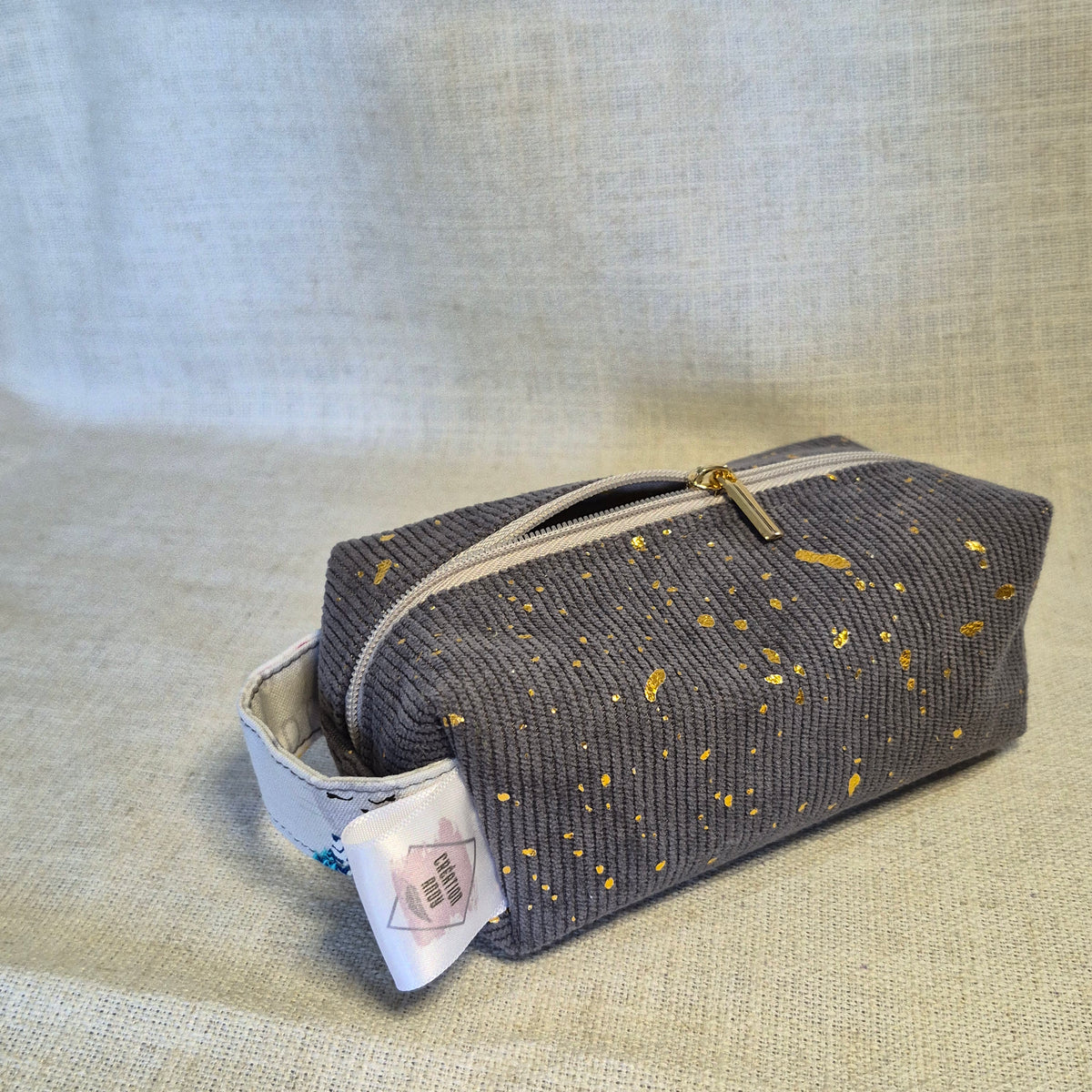 Velis Signature - Gris avec dorure X Chat & tricot