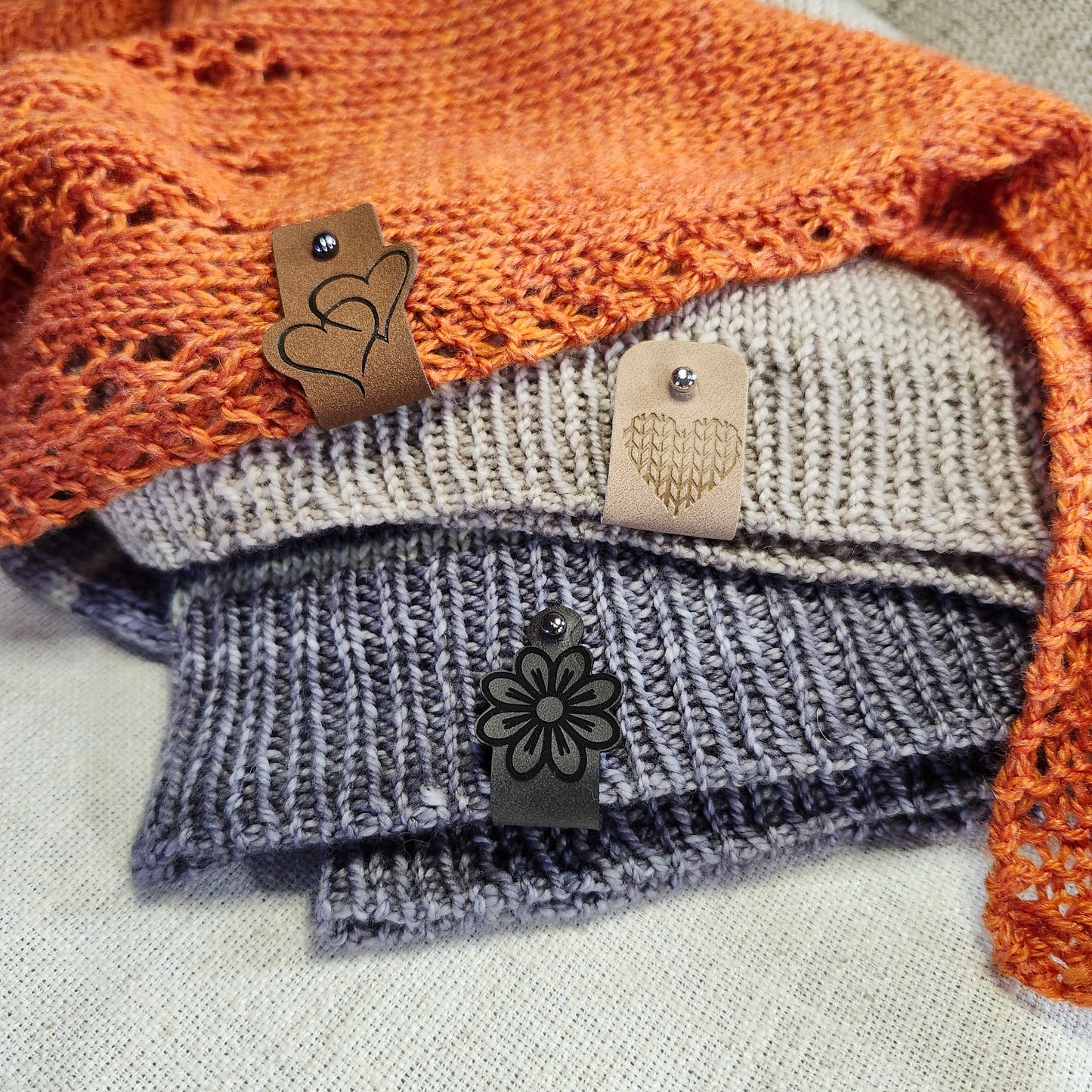 Étiquettes pour tricot - Fleur classique marine et brun